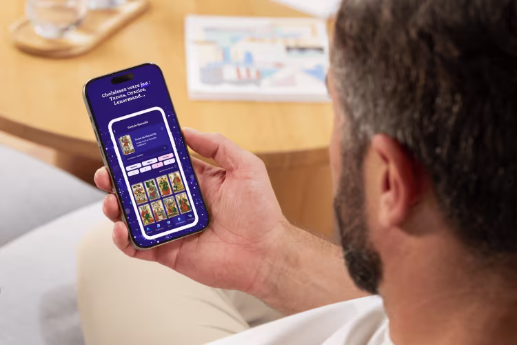 Affichage mobile d'une image promotionnelle de l’application Arcana Universalis