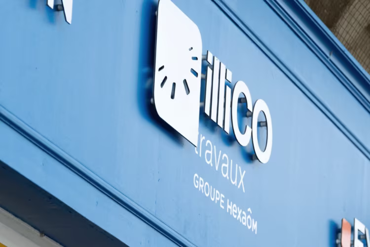 Photo d'une deventure d'un illico avec le logo apparent