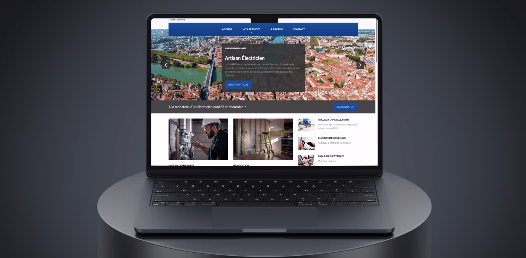 Page d'accueil du site vitrine de Lacombe Électricité affiché sur MacBook