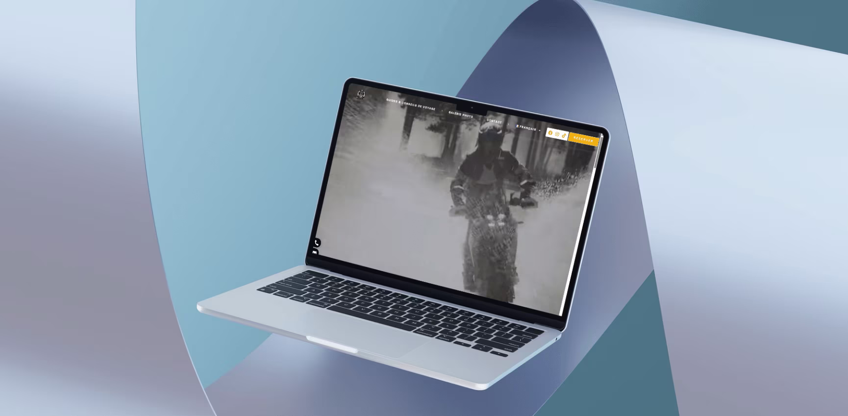 Site de reservation de deux roues par Marius Motors affiché sur MacBook