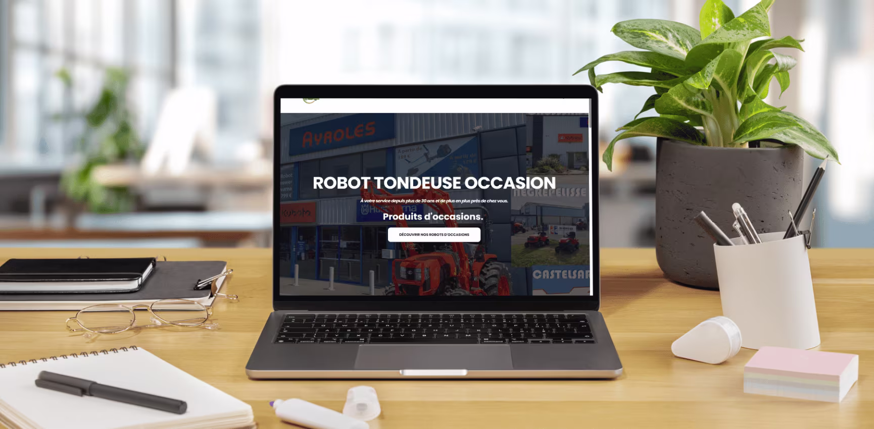 Site catalogue de Robot tondeuse occasion affiché sur un MacBook